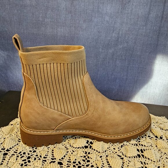 Corky's Cabin Fever camel slip on boots. NIB Size 10 - Picture 7 of 9